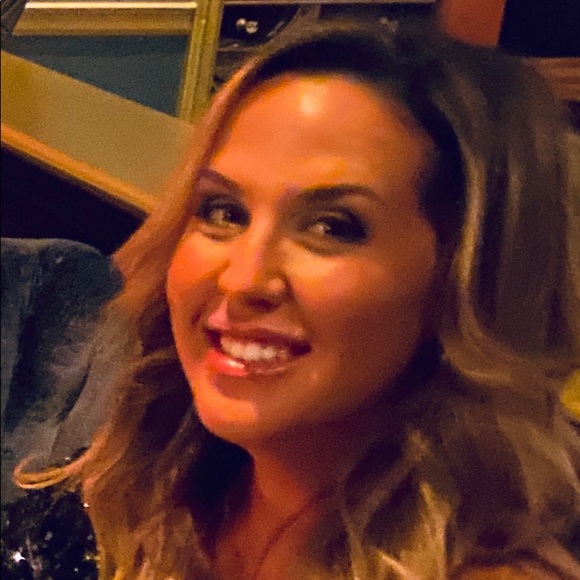 Meet your Posher, Dana - Picture 2 of 3